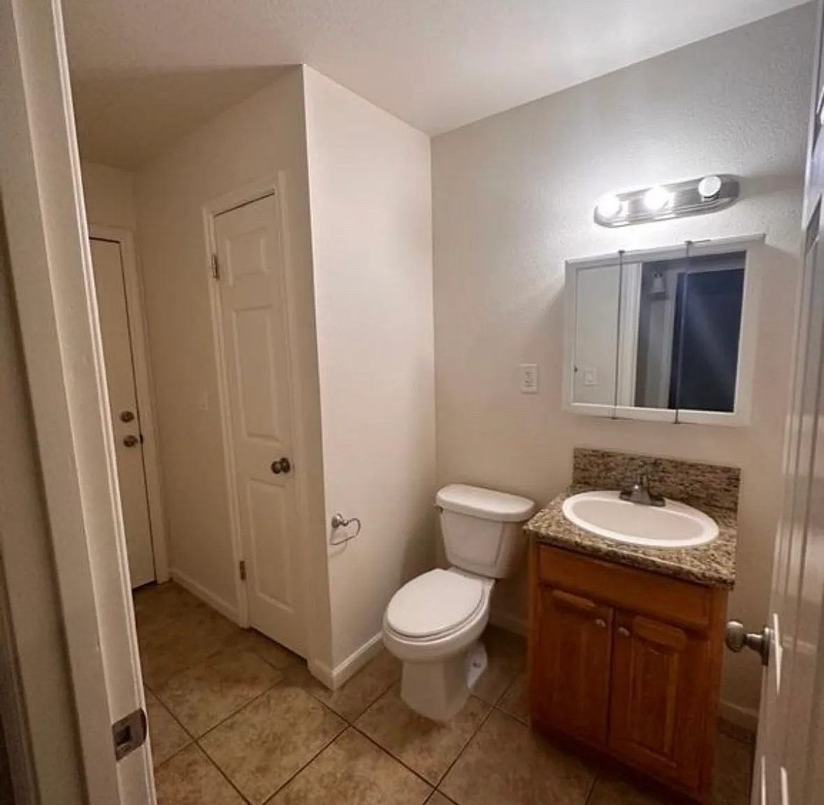 163 S Ash Ave — Photo 2