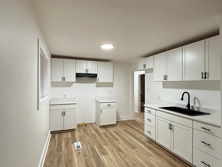 1501 Chris Dr — Photo 2