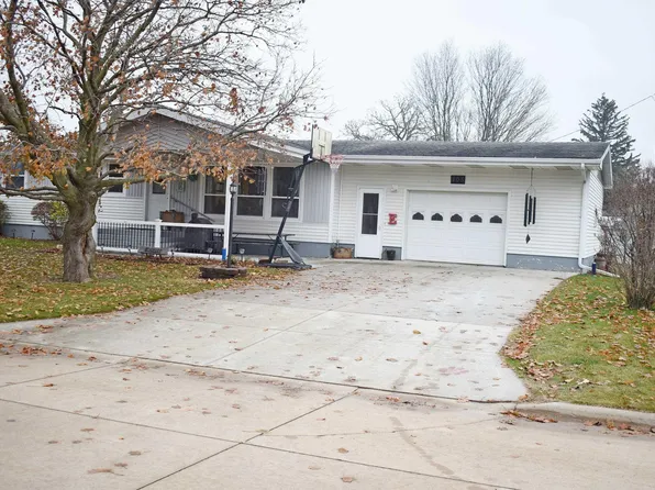 205 E 7th St, Riceville, IA 50466