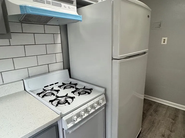 636 Newton Pl NW — Photo 13