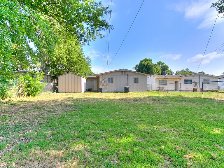 1612 Dakota St — Photo 48