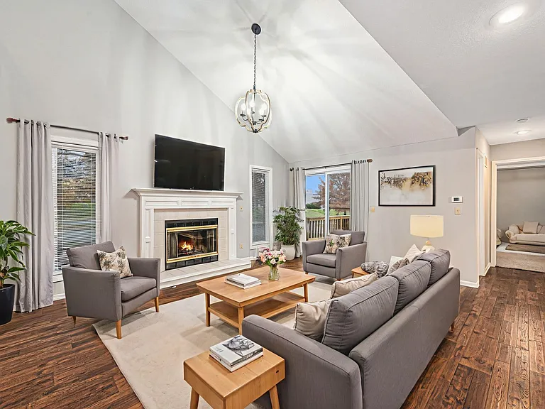 6334 82nd Ct — Photo 3