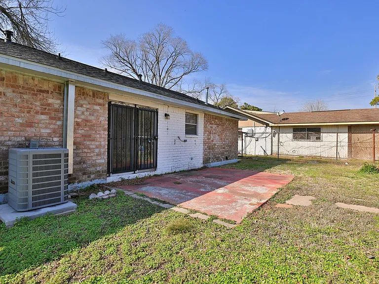 9834 Denning Dr — Photo 29