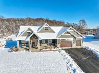 1075 Autumn Oak Ln, Hudson, WI 54016