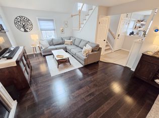 8 Stowe Ct, Freehold, NJ 07728