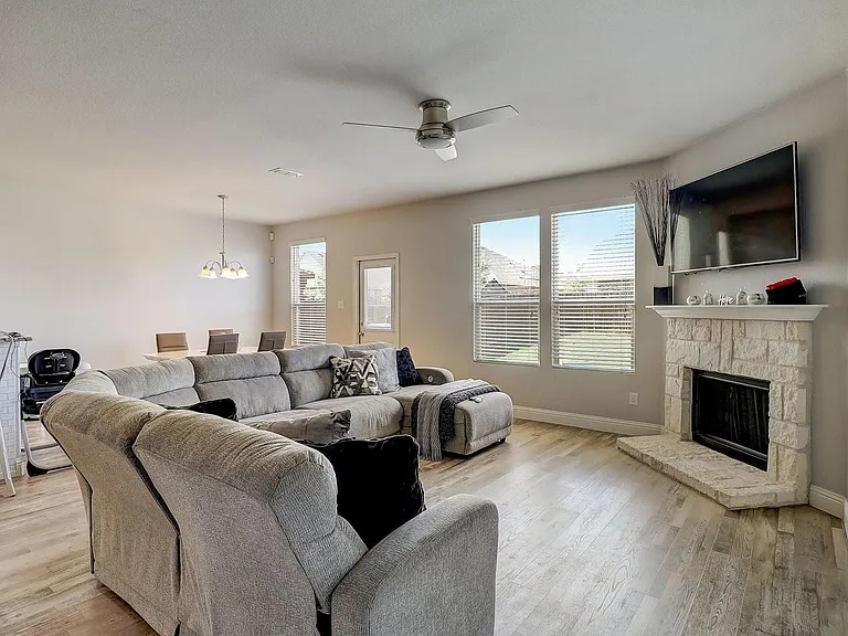 3105 Walker Creek Dr — Photo 5