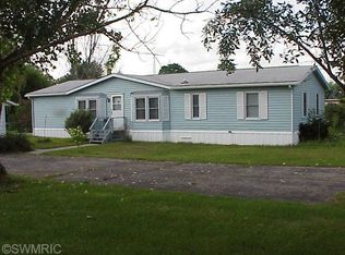 49898 Lillian St, Paw Paw, MI 49079