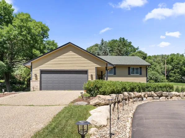 8508 Park Knoll Cir, Bloomington, MN 55438