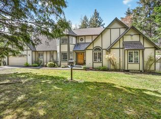 221 Hidden Valley Ln, Rogue River, OR 97537
