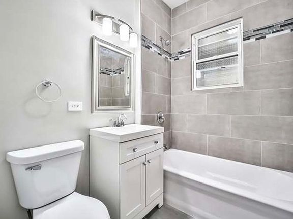 3rd image of 6815 S Loomis Blvd #1-2