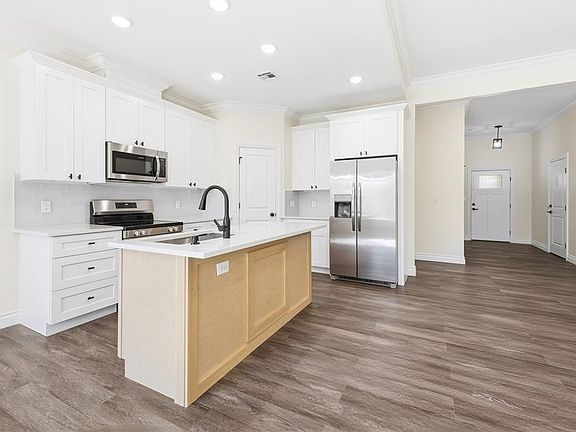 3rd image of 12444 Oak Aly
