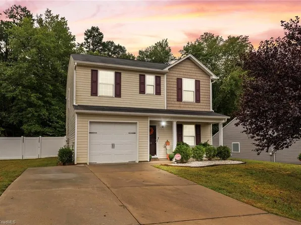 158 Konnoak Village Cir, Winston Salem, NC 27127