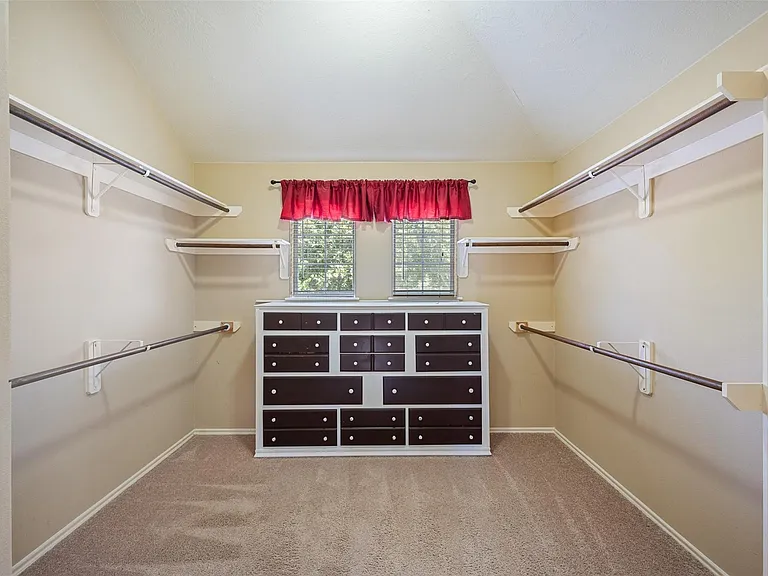 2931 Silver Landing Ln — Photo 34