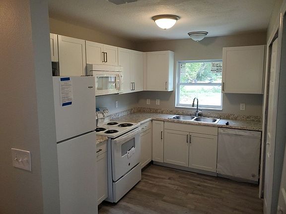 3rd image of 514 Carver Blvd