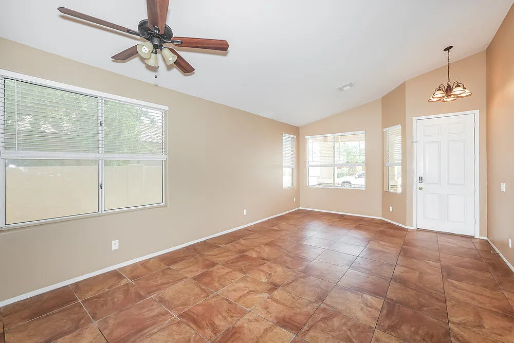 4 bed, 2.0 bath, 2114 sqft, $2,565 — Photo 4
