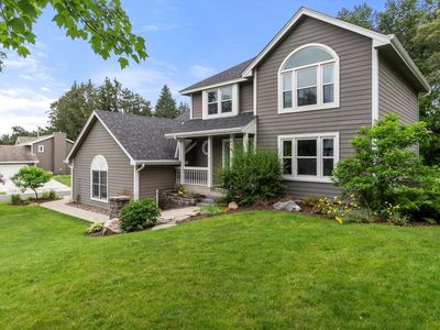 9672 Woodridge Dr, Eden Prairie, MN, 55347