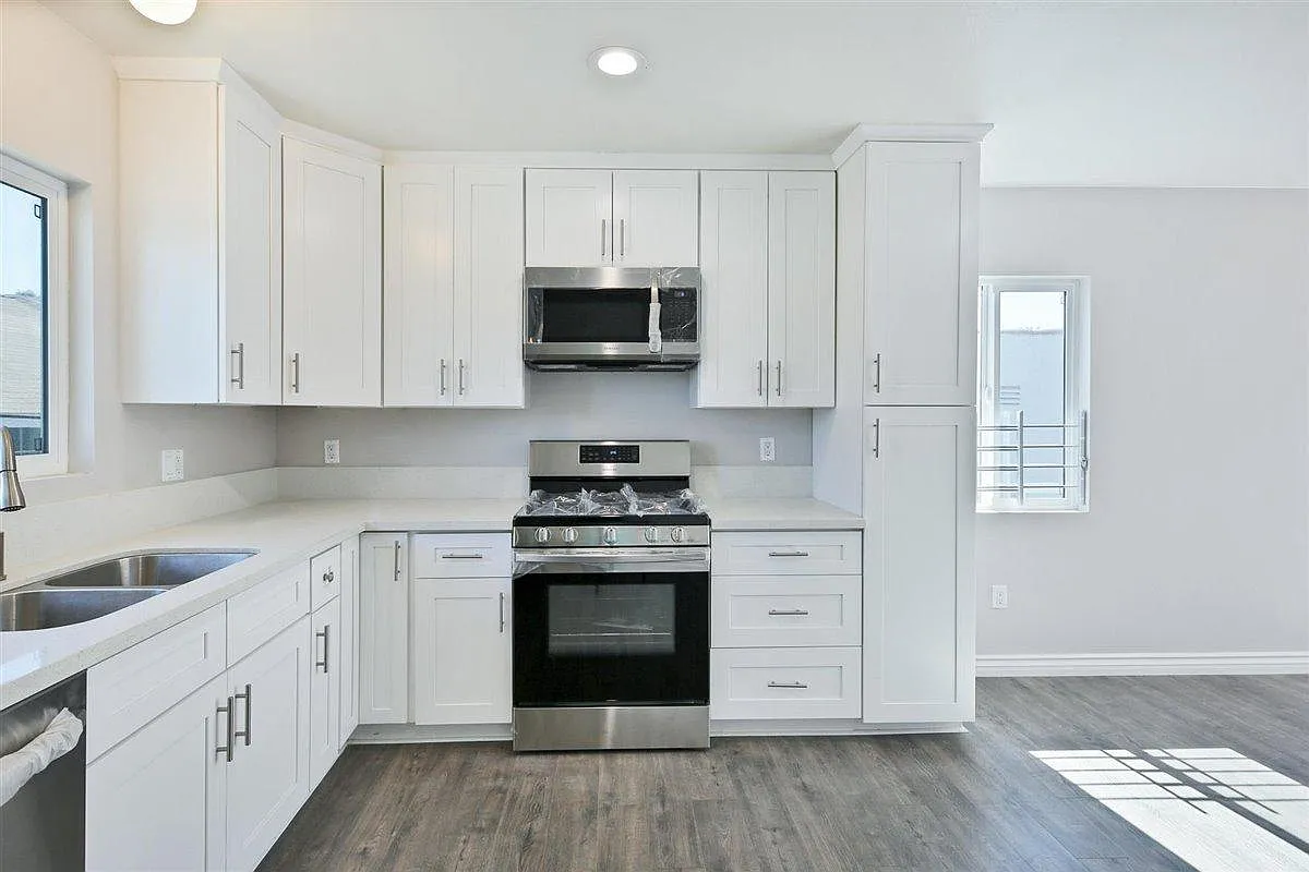 3 bed, 985 sqft, $2,995 — Photo 4