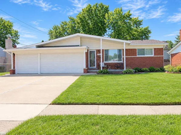 8436 Fairfax Dr, Sterling Heights, MI 48312