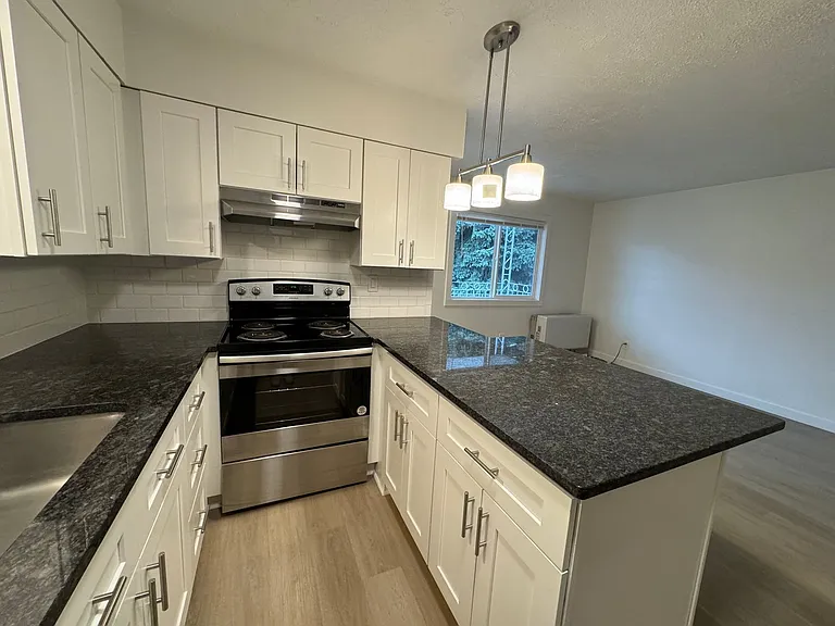 725 E Indiana Apartments near Gonzaga University! — Photo 12