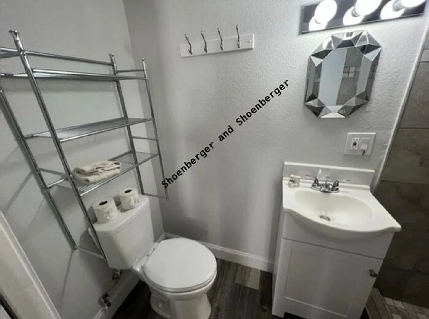 1355 Prater Way #A — Photo 4