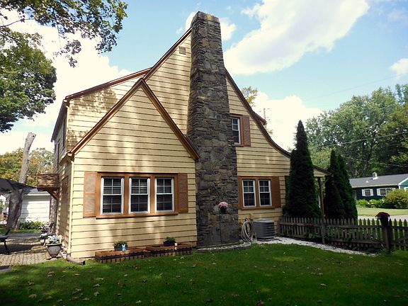 4th image of 221 Meadow Ln