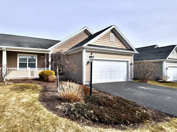 3779 Neptune Ln, Syracuse, NY 13209