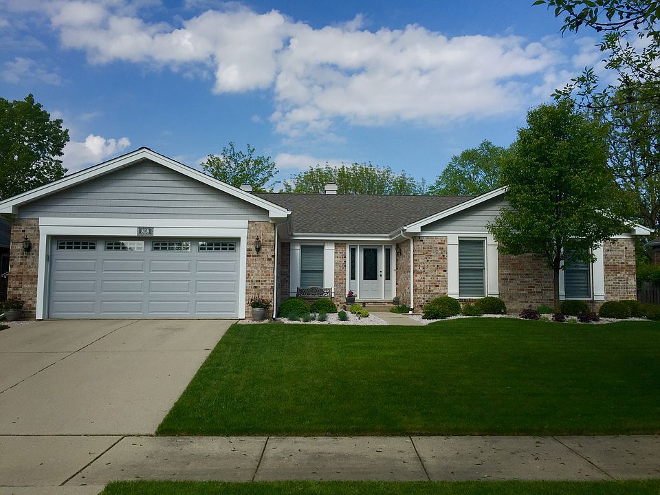 1st image of 808 N Carlyle Ln