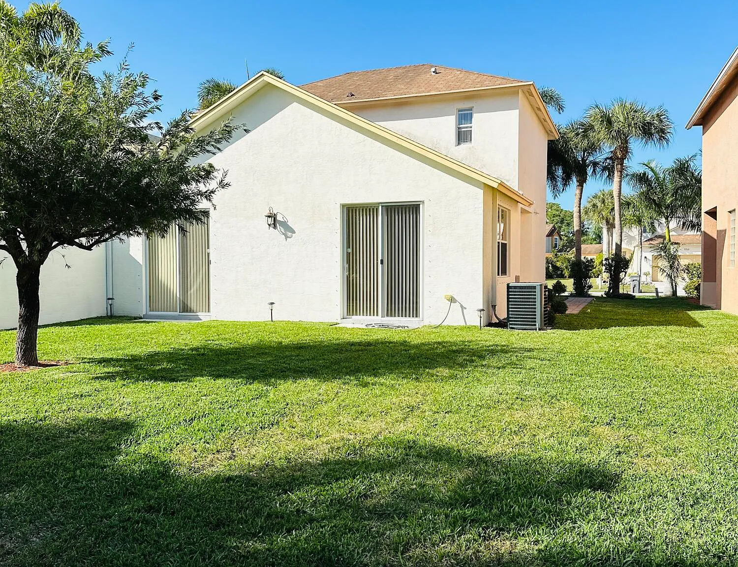 3 bed, 2.5 bath, 1837 sqft, $3,200 — Photo 4