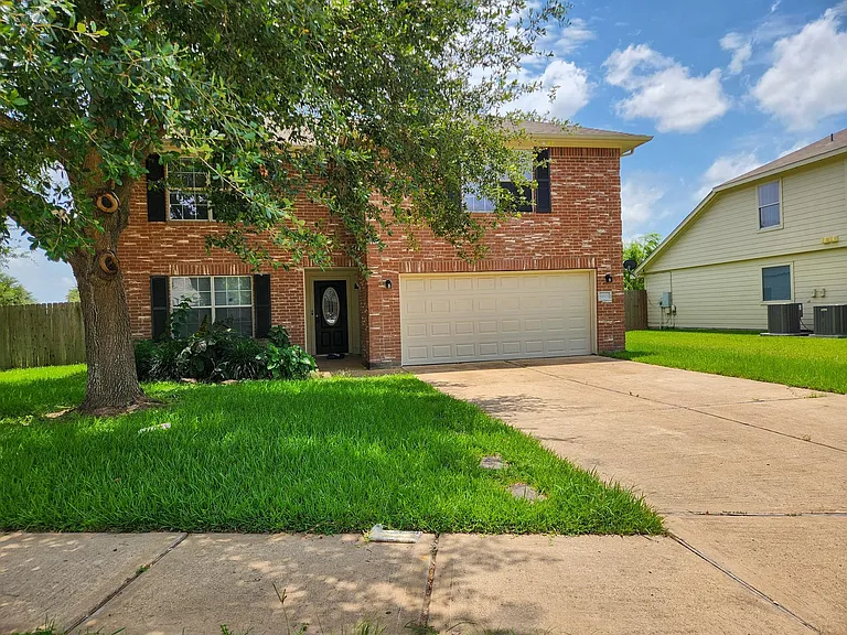 6803 Hayman Dr — Photo 2