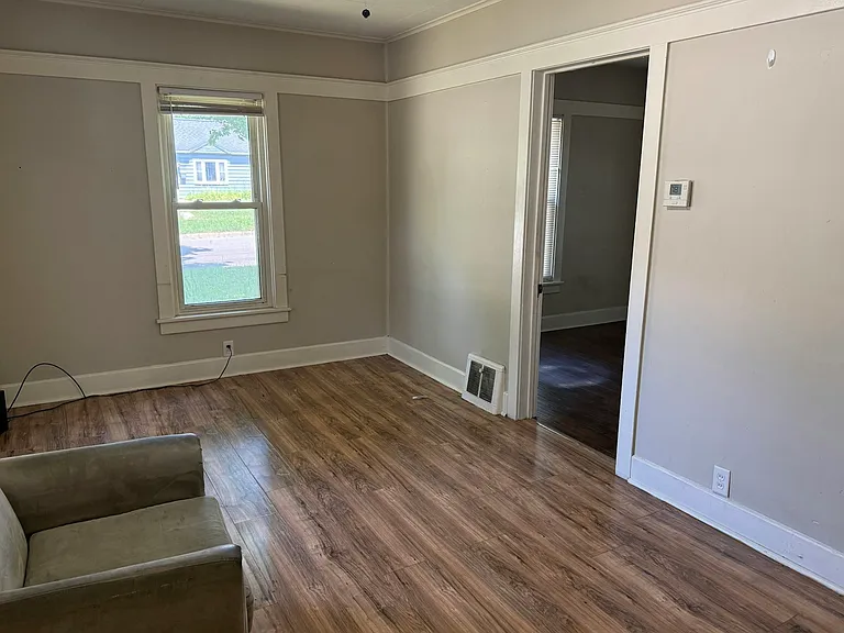 924 Hall St — Photo 5