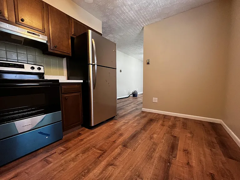 102 Brohard Dr — Photo 5