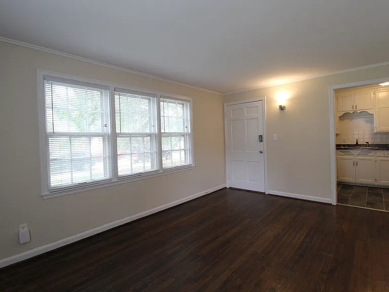 4420 S Parkway Dr — Photo 3