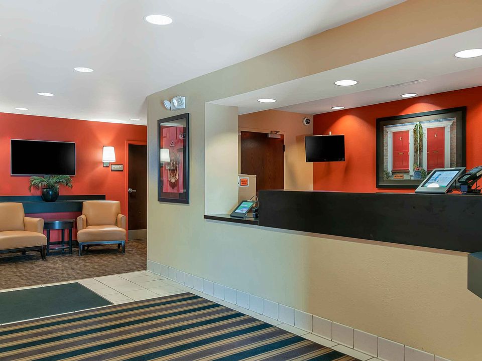 Lobby and Guest Check-in