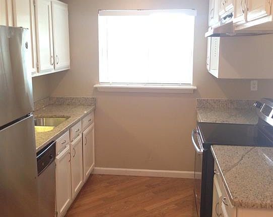 4th image of 3829 Bridalwreath Dr