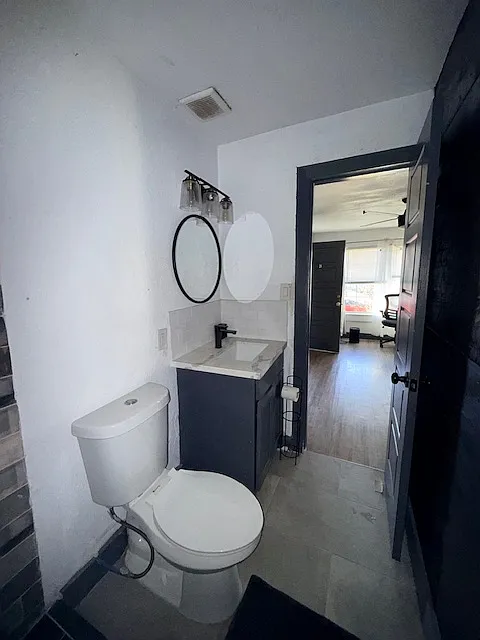Building Photo - 512 Dell Ct #3