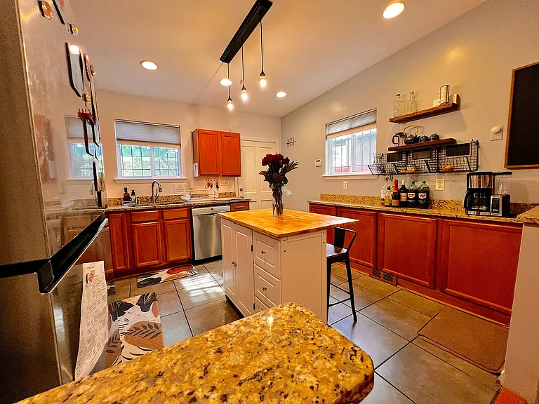 1328 W Lombard St — Photo 11