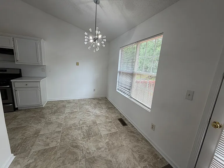 1613 Fort Perry Way — Photo 8