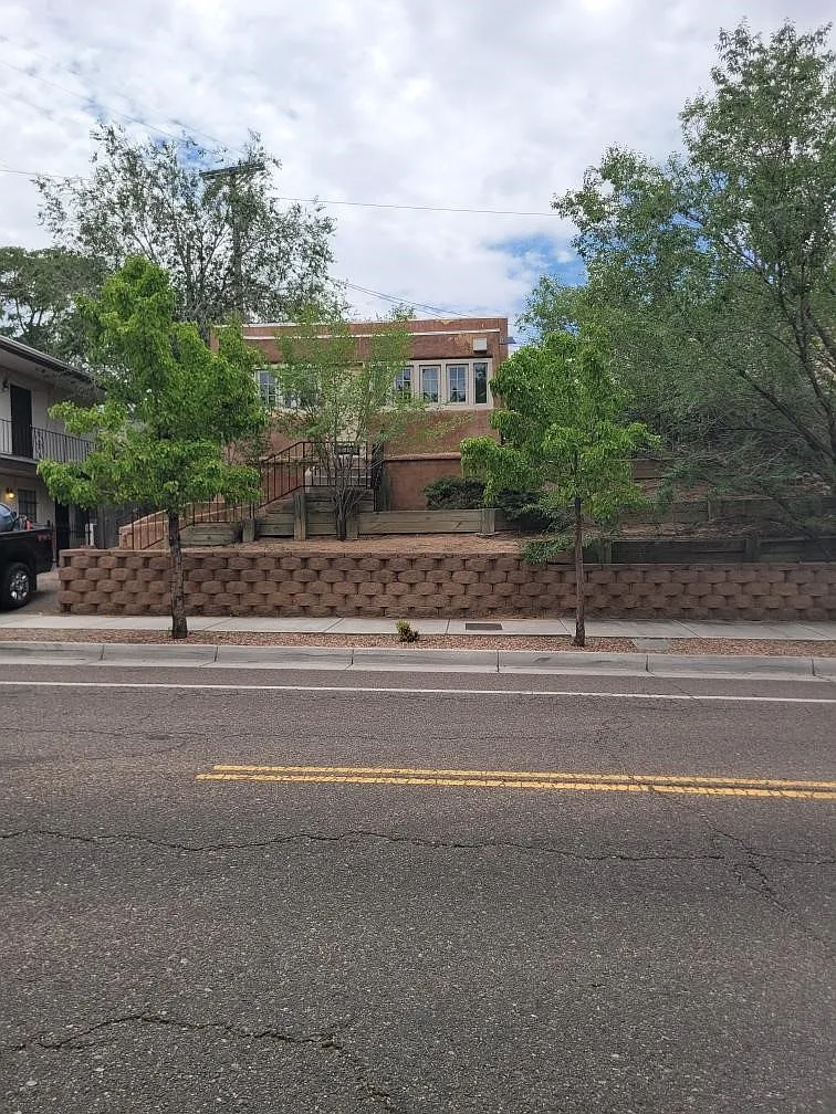 3 bed, 1200 sqft, $1,600 — Photo 1