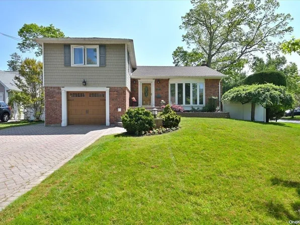 301 Lakeshore Boulevard, Massapequa Park, NY 11762