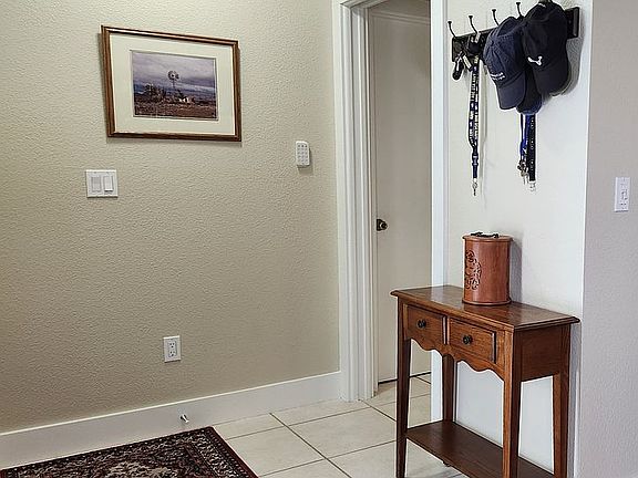 Entrance hall (foyer)