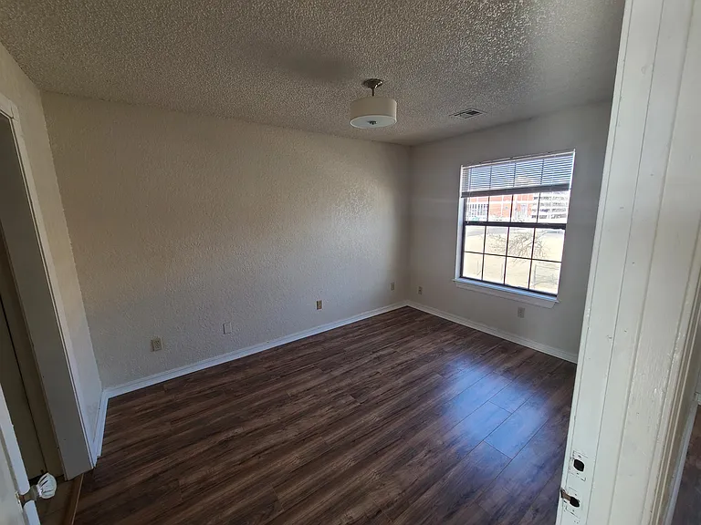 626 NW 8th St — Photo 14