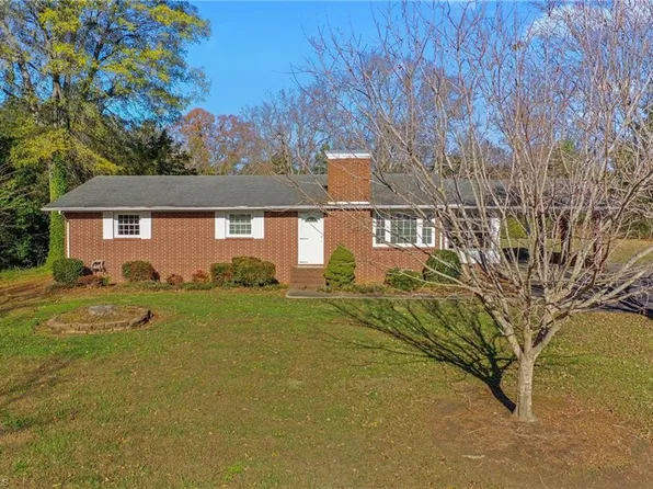107 Nail Ln, Mocksville, NC 27028