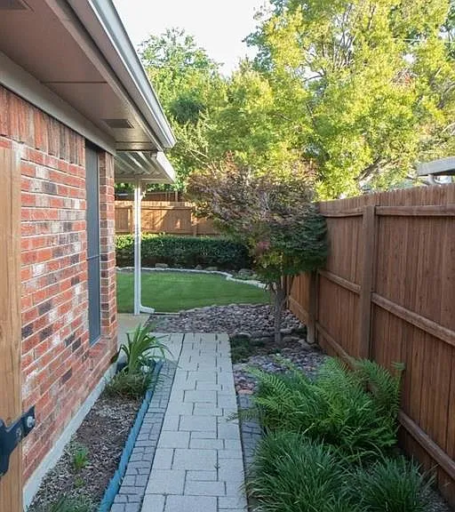 557 Grace Ln — Photo 5
