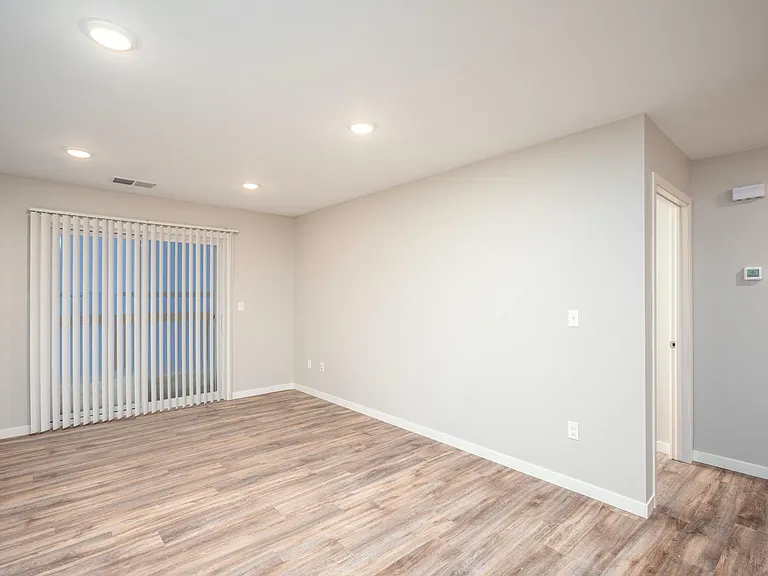 1611 Aspen Dr NE — Photo 4