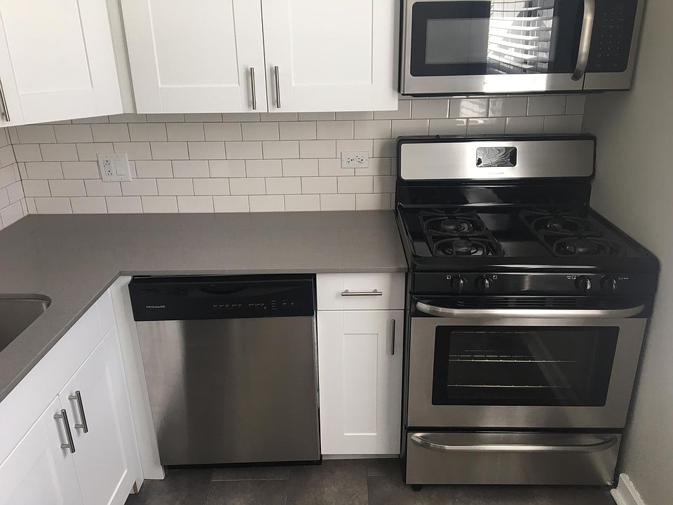 1st image of 715 W Cornelia Ave #1