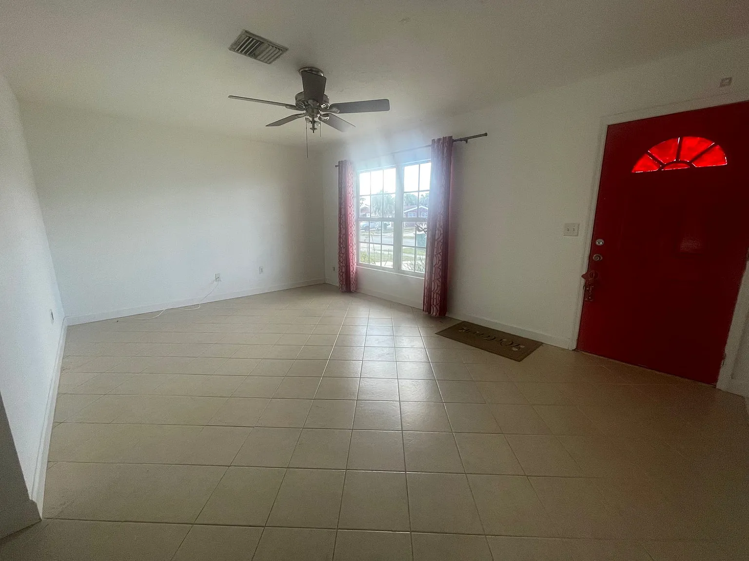 3 bed, 1300 sqft, $1,599 — Photo 2