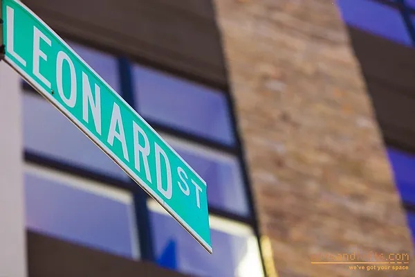 Rented by aptsandlofts.com | media 25