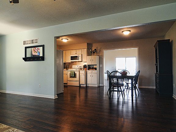 4th image of 409 SE Sherri Ln