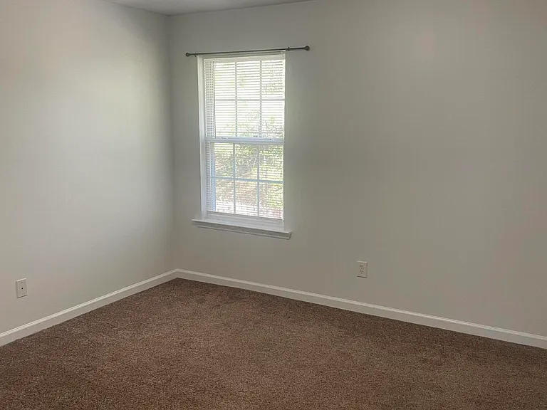 605 Goodale Ln — Photo 15