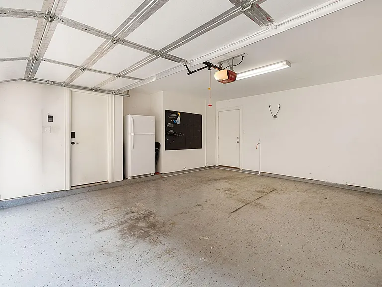 548 Westcross St — Photo 30